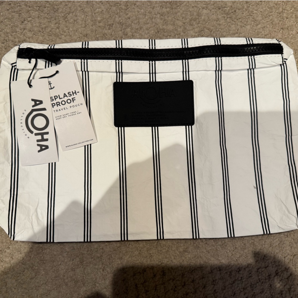 NWT ALOHA Splash-Proof Travel Pouch